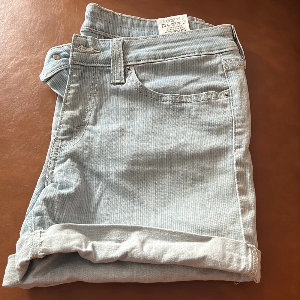 Levi’s jean shorts waist size = 30 - Picture 4 of 6